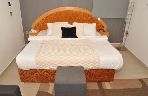 Okpanam Hotel | Ne-Yo Hotel and Suites