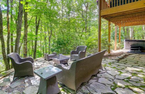 North Fork Township House | Near Boone-Custom Built Cabin 3 BR 3 BA with Hot Tub