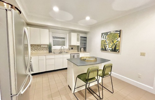 Marlborough House | Near BOSTON - Cozy and Renovated 4 Beds 2 bath Home w/Backyard FREE WIFI 6.