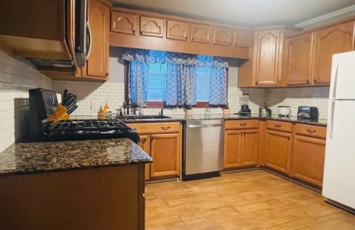 Westlake House | Near Casino's, Beach & Downtown Lake Charles!