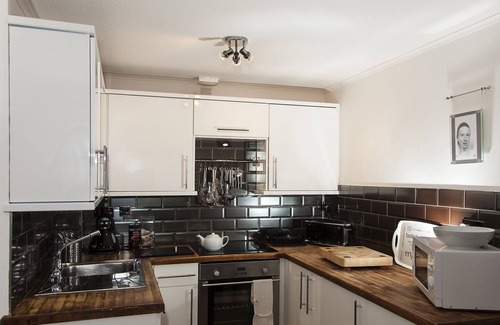 Dalry Apartment | Near city centre 2 bedroom apartment with park view