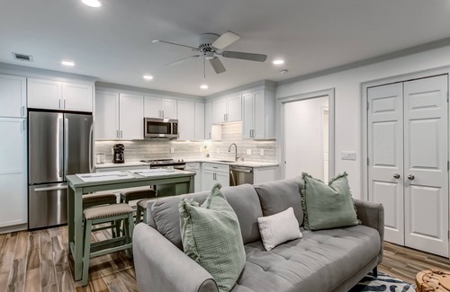 Hitch Village - Fred Wessels Homes Apartment | Near Crawford Historic Square, Heated Pool Access