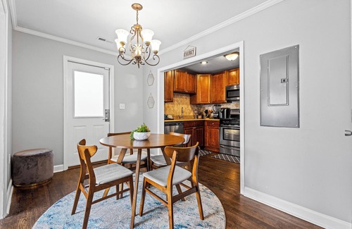 East Atlanta House | Near Downtown Atlanta 3-bedroom modern house near Golf Course. Sleeps 6.