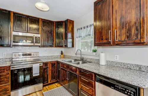 Southeast Pensacola House | Near Downtown, Beach! House&Apt - Woodland Escape