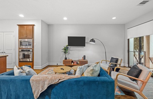 East Downtown Houston House | Near Downtown + Midtown | Pets | WiFi TVs | Games