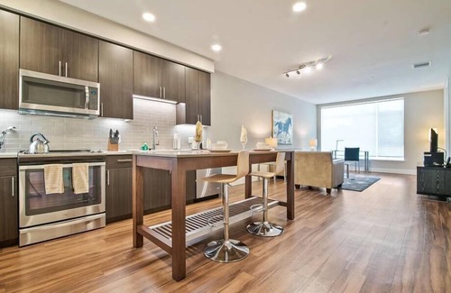 Shoreline West Apartment | near G00gle HQ 1 BR | Kitchen + W/D | Pool + Gym