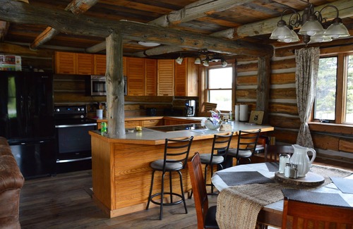 Pendroy Cabin | Near glacier park. Perfect setting for outdoor enthusiasts. Family friendly.
