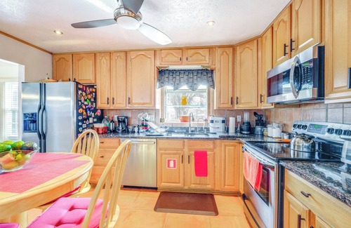 Rosaryville House | Near Golfing & Green Spaces: Upper Marlboro Home
