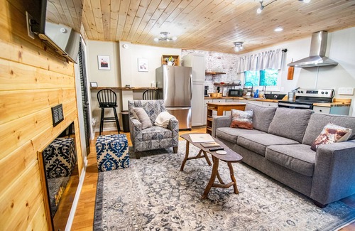 Lake Toxaway Cabin | Near Gorges State Park & Waterfalls, Peaceful & Modern