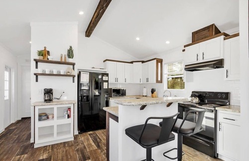 Owens Cross Roads House | Near Hiking at Green Mountain - Tiny Stay Getaway