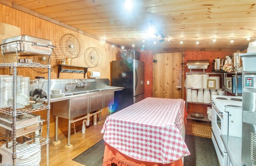 Lawndale Apartment | Near Hiking Trails: Spacious Studio in Lawndale