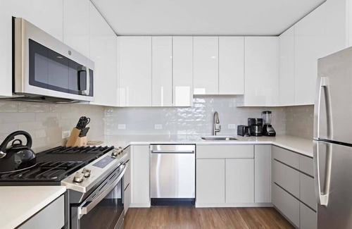 White Plains Apartment | near MetroNorth Station 2 BR | Kitchen + W/D