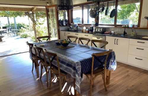 Mapleton House | NEAR MONTVILLE . LATE CHECK-OUT ON SUNDAYS OF 5pm . when booking a weekend