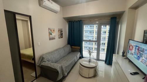 Tambo Apartment | Near NAIA&MOA with SEAview Fast WIFI&TV Okada Complex10F