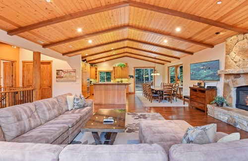 Kingswood Estates House | Near Northstar! Luxury Dog-friendly Home w Hot Tub