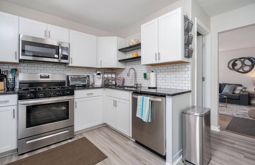 Toledo House | Near park/zoo/UTMC/DT Toledo, Quiet, Cozy, Working travelers/families/dogs okay!