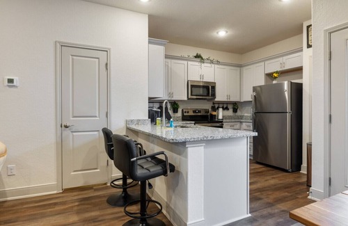 San Antonio House | Near Seaworld~Smart TVs~Backyard Dining~Pet Friendly