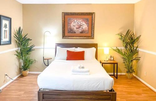 Madison House | Near Space Center- Mahan Splashdown