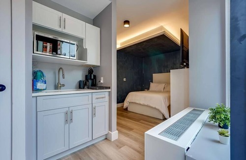 Port Morris Hotel | near Stadium Studio F Bal BR | Yoga Studio Space