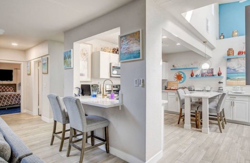 Las Vegas House | Near Strip, 14 Bedroom Sleeps 40, Huge Indoor/Outdoor Pools, Saunas,Jacuzzi/Spa