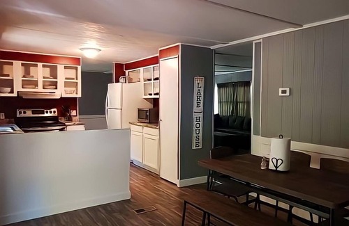 Bee Branch House | Near The Lake