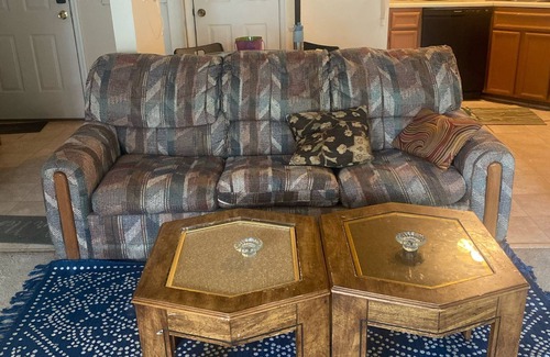 Overland House | Near to Airport & Free Parking
