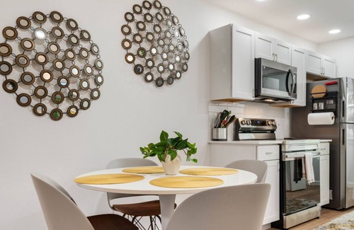 Brentwood Apartment | Near UT, Dining, Bars│Dog-Friendly in Brentwood w/Parking│Just Remodeled!