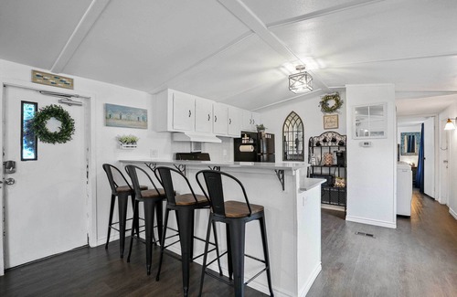 Lake Dallas House | Near Water: Lake Dallas Home w/Furnished Patio!