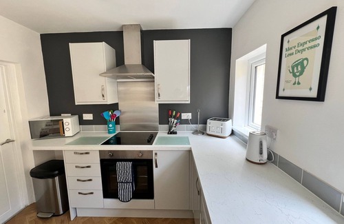 Pontypridd House | Neat Retreat-Cilfynyd-Pontypridd