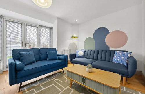 Hampton-in-Arden House | NEC Birmingham Airport Modern Village Retreat, Sleeps 7, Free Parking