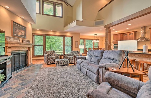 Rome House | Nekoosa Golf Course Retreat w/Hot Tub!