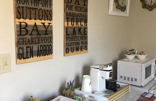 Charlevoix House | *Nena’s Place Airbnb, a spacious, yet cozy en suite room.