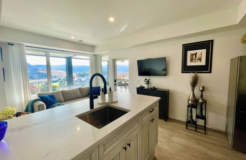 Black Mountain House | nEnjoy Stunning Views of Golf Course & Trails at Your Door Step