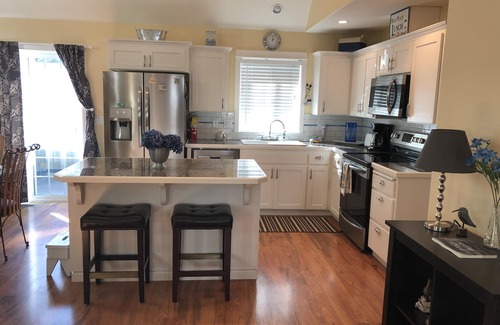 Four Sisters House | Nestled between Beach and River. 3 minute walk to Beach! 2 minutes to River!