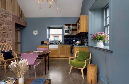 Haddington Cottage | Nestled in expansive grounds, this rural retreat is a sanctuary for couples and solo adventurers.