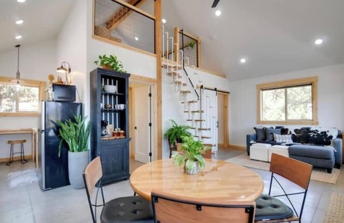 Apple Valley House | Nestled in Nature Zion’s Gateway-Jacuzzi Suite