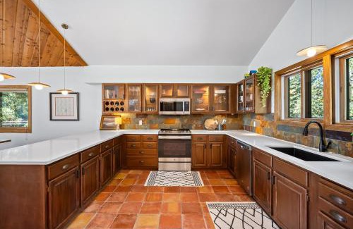Evergreen House | Nestled Inn Vacation Home Rental Evergreen - Trails, Views, Hot Tub, Skiing!
