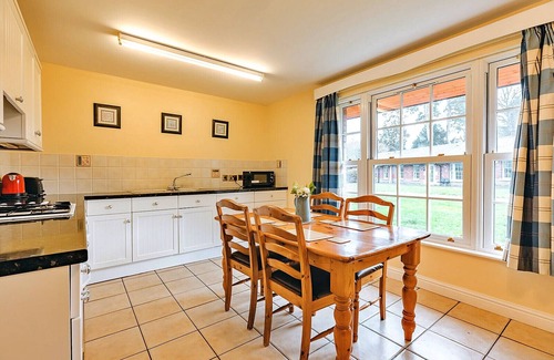 Eaton Mascott Cottage | Netley Hall - Rose