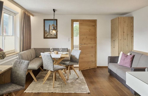 Stanz bei Landeck Apartment | Neu Saniertes Apartment 1 mit Terrasse