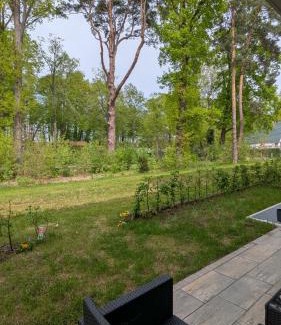 Bestensee Apartment | Neue moderne große Wohnung am See mit Terrasse, Garten, Einbauküche, Badewanne, Dusche, nähe Berlin