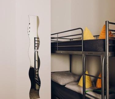 Freiberg am Neckar Apartment | Neuwertiges Apartment mit schnellem WLAN, Glasfaser, Kostenlose Privatparkplatz auch für Transporter geeignet R8