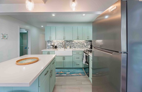 Dixon Cove House | Never Winter Beachfront 3 Bedroom House with Private pool