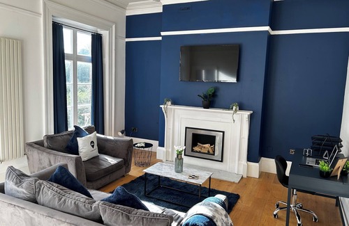Grimsby Apartment | NEW! 2 Amazing Bedroom Central Grimsby
