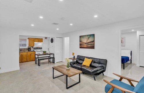 Little Ranches House | NEW 2 Bedroom @ Hollywood Beach and Hard Rock LB1