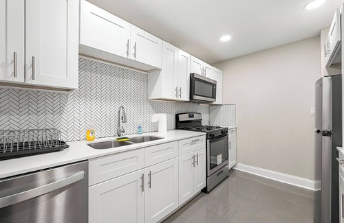 Peachtree Center Apartment | New 2 Bedrooms Rise Condo Downtown Atlanta