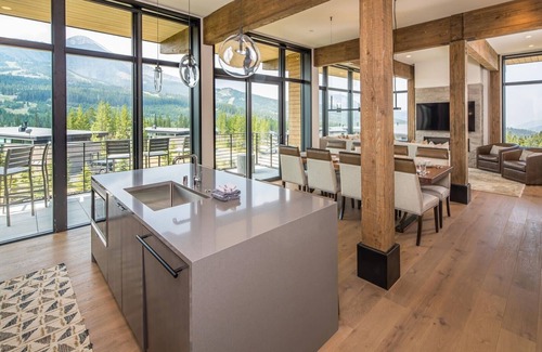 Big Sky Condo | NEW! 202 LakeLodge 4-Bedroom Condo with Pool