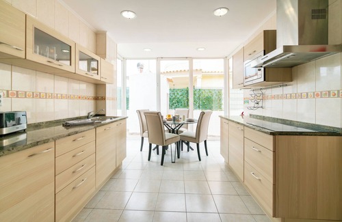 Montes de Alvor Villa | NEW 2024! Villa Mimosa - Sleeps 9 - Games Room, Cinema Room, Private Pool
