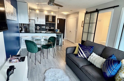 Crosstown Condo | New 2025 Luxury Stadium views/Downtown Core