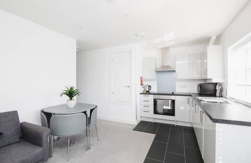 Didcot Condo | NEW 2BD Pontac Flat in the Heart of Didcot