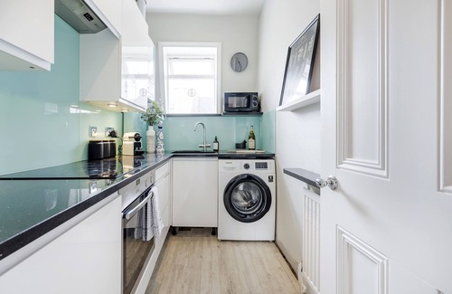 Covent Garden Apartment | NEW! 2Bed/3Beds/2Bath/Cov Gd Piazza/1 min subway
